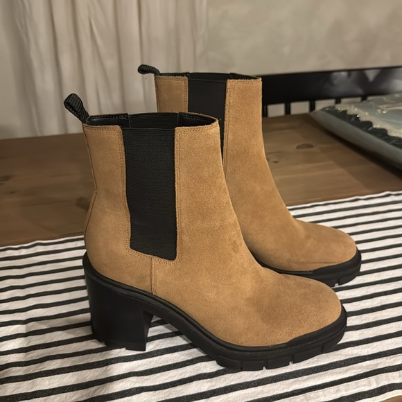 Marc Fisher Vanlisa Lug Sole Chelsea Heeled Combat Suede Brown Boots - Size 9 - Picture 2 of 7